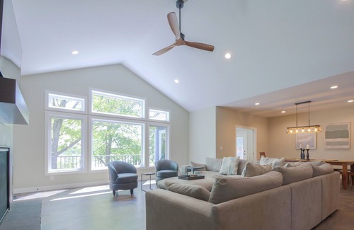 Alexandria House | 2023 Built Home on Lake Geneva. 5 Bed, 3-1/2 Bath sleeps 12!