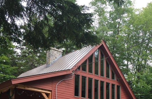 Londonderry Ski Chalet | 2023: Renovated Mint Family Chalet Londonderry, peaceful and clean.