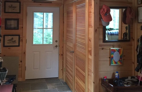 Londonderry Ski Chalet | 2023: Renovated Mint Family Chalet Londonderry, peaceful and clean.