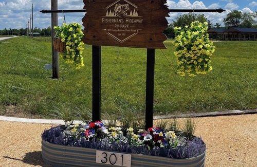 Bath Springs House | 2024 Airstream Flying Cloud 30FB - Fishermans Hideaway Campsite Included