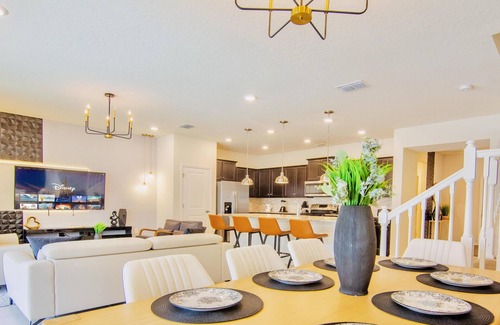 Davenport House | *2024* Fun 5BD/4.5BH w/GameRoom - 8mi/Disney
