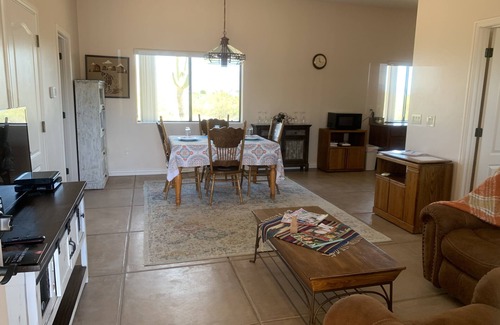 Tucson House | 2024 Gem Show Ready Entire Home Secure Garage Parking.