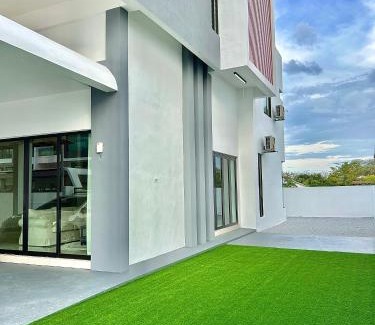 Kampung Alor Bangsa House | 2024 Newly Renovated Modern&Spacious 17pax Semi-D
