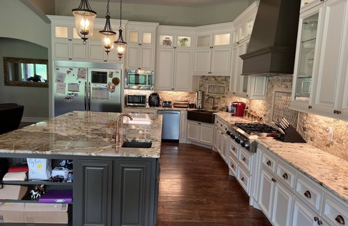 Sulphur Springs House | 2024 Solar Eclipse Point of Totality! 4000 sq ft, 4 BR, 5 Bath, 3 acres
