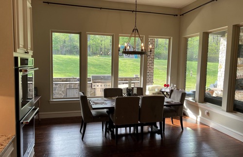 Sulphur Springs House | 2024 Solar Eclipse Point of Totality! 4000 sq ft, 4 BR, 5 Bath, 3 acres
