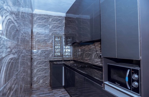 Benin City Apartment | 2025-Built Lavish 3BR Gated Suite #2 in GRA Benin City—24/7 Power & Security!