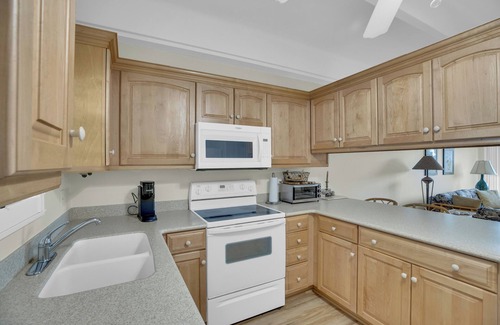 Central Beach Condo | 2025 Discounts! Lovely and Updated Unit Steps from the Ocean and Heated Pool