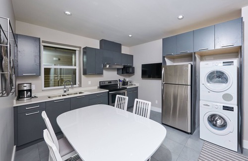 Burnaby House | 2025 Family Friendly 7 Bed Rooms house The Chateau - ST No. 00177094