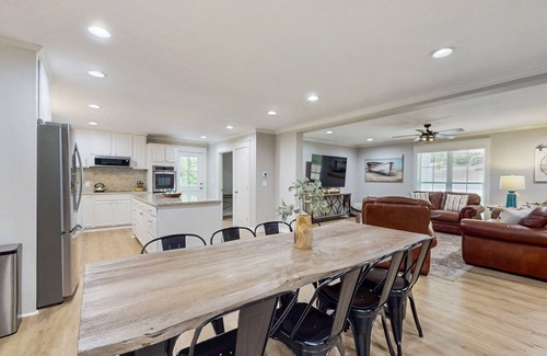 Gainesville House | 2025 Fully Renovated lakefront home with two-story dock, WiFi, & game room