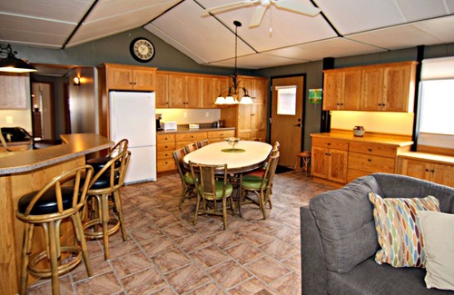 Glenwood House | 2025 - Wed. free Labor Day wknd - Thurs night for Fri-Sun stays. Rest. may apply