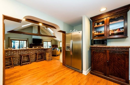 Harbert Cottage | 2026 OPEN! (4 Nt Min!) Harbert Home With Hot Tub & Close To Beach!