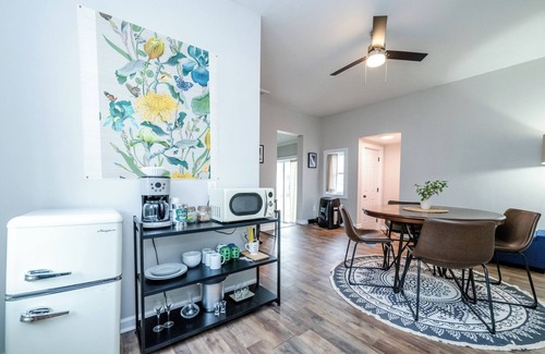 Three Oaks House | (2026 OPEN!) Three Oaks Unit Steps To Downtown! 2 Night Summer Min!