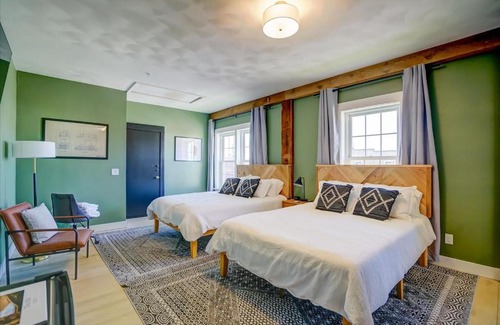 Waunakee Hotel | 203 - Double Queen