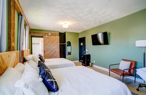 Waunakee Hotel | 203 - Double Queen