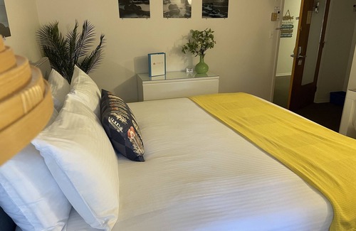 Port Elgin Hotel | 203 - Executive Rm -1 King Bed 2nd Floor