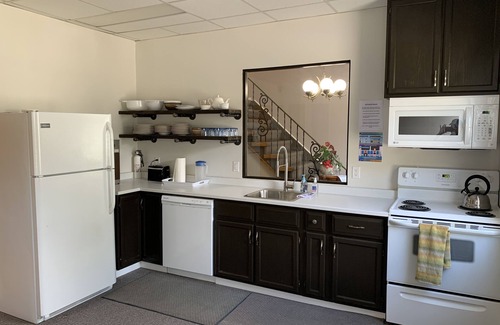 Port Elgin Hotel | 203 - Executive Rm -1 King Bed 2nd Floor