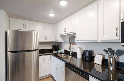 Downtown Branson Condo | 203 Walk to The Landing & Convention Center