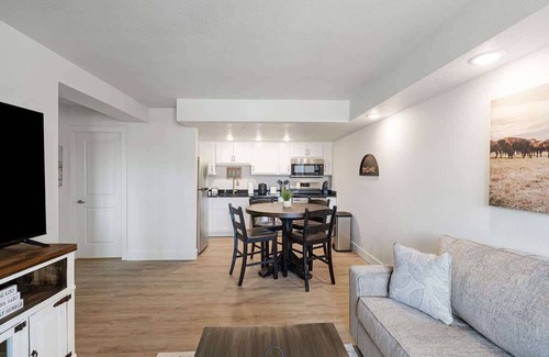 Downtown Branson Condo | 203 Walk to The Landing & Convention Center