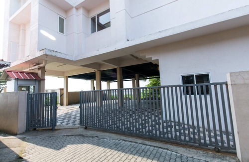 Kochi House | 204 DOUBLE ROOM WITH SINGLE COTS