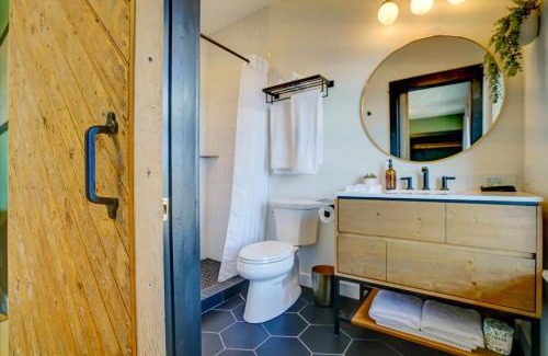 Waunakee Hotel | 204 - Double Queen