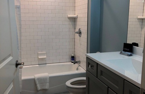 Charleston Apartment | 204 New Downtown living - Queen - Wi-fi