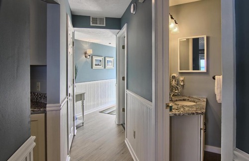 Traverse City House | 204 North Shore Inn