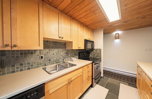 Regional District of Nanaimo Condo | #204 Upper Garden View Suite at Shorewater Resort, Qualicum Beach