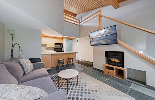 Regional District of Nanaimo Condo | #204 Upper Garden View Suite at Shorewater Resort, Qualicum Beach