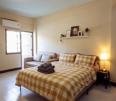 Phlabphla Apartment | 204hideaway-Local Room with Street Food only 15 min walk to Skytrain