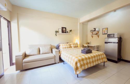Phlabphla Apartment | 204hideaway-Local Room with Street Food only 15 min walk to Skytrain