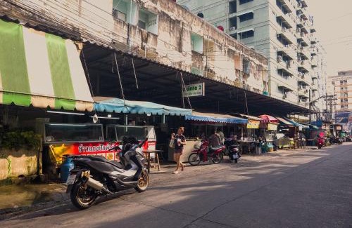 Phlabphla Apartment | 204hideaway-Local Room with Street Food only 15 min walk to Skytrain
