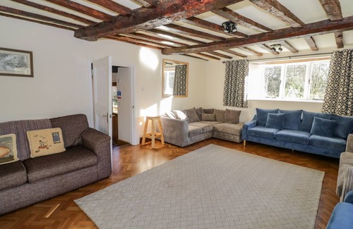 Little Cowarne Cottage | 205 m² Cottage ∙ 8 bedrooms ∙ 17 guests