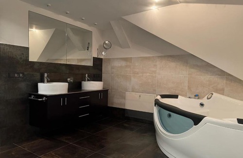 Leubnitz-Neuostra Apartment | 205 qm "Traumtor" mit Sauna, Whirlpool, Kamin und 3 Terrassen mit Blick in die Böhmisch Sächsische Schweiz