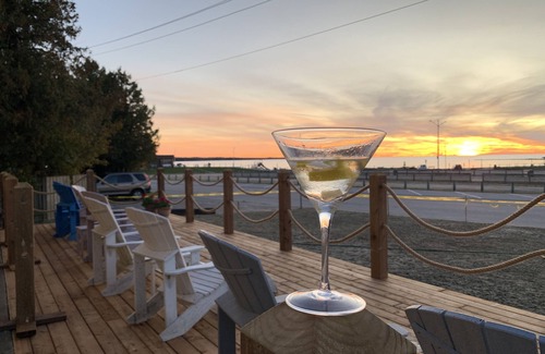 Port Elgin Hotel | 205 - Standard Rm 1 Queen Bed - 2nd Floor