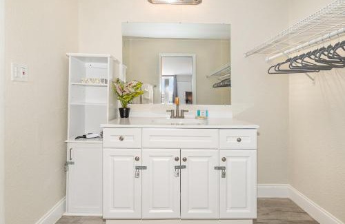 Kissimmee House | 2050 E IRLO BRONSON 1BED