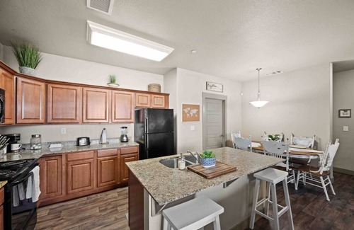 Salt Lake County Apartment | 207 Butterfly Bungalow with Laundry, Pool, Gym & Garage