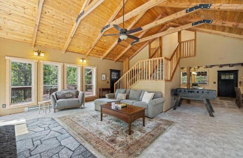 Cascade House | 208 Escape - Quiet, private, cabin on 5-acres - Trails - WiFi - Fireplace - Family Getaway