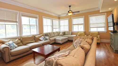Cape May House | 209 Congress Street