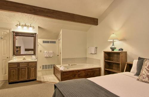 Charlevoix House | 209 Pointes North Inn
