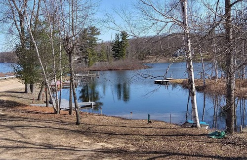 Harrison Cottage | 20Lakes Cozy cottage Lake community with Private Beaches State land & Orv