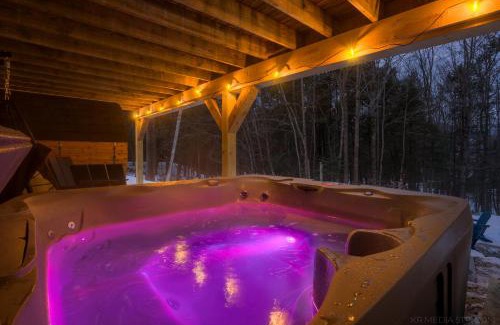 Bethel House | 20Percent-off-Intro,15-min-to-SundayRiver,Hot-tub,Sauna,Pet-Kid-Friendly