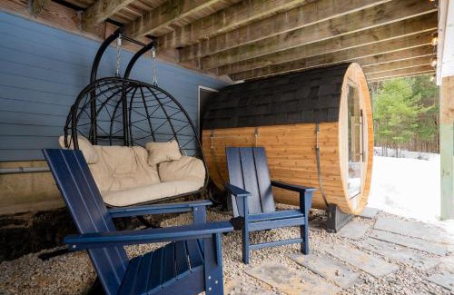 Bethel House | 20Percent-off-Intro,15-min-to-SundayRiver,Hot-tub,Sauna,Pet-Kid-Friendly