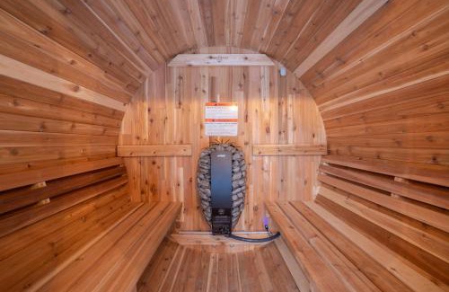 Bethel House | 20Percent-off-Intro,15-min-to-SundayRiver,Hot-tub,Sauna,Pet-Kid-Friendly