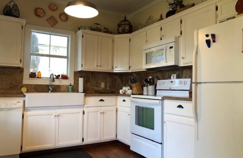 Walburg House | 20th century farmhouse in the Walburg community