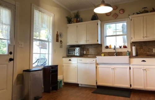 Walburg House | 20th century farmhouse in the Walburg community