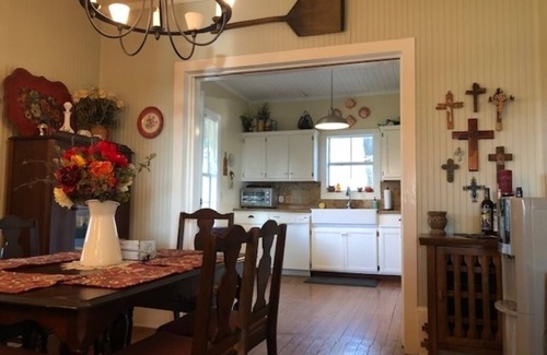Walburg House | 20th century farmhouse in the Walburg community