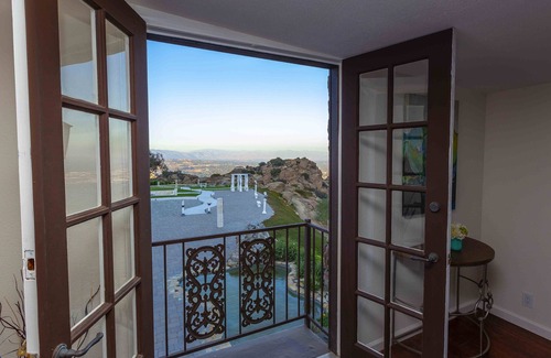Chatsworth House | 21+ Acre Private Retreat with Breathtaking Views of Los Angeles