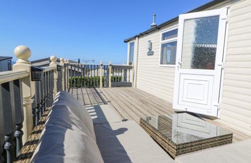 Llanllwchaiarn House | 21 Bay View