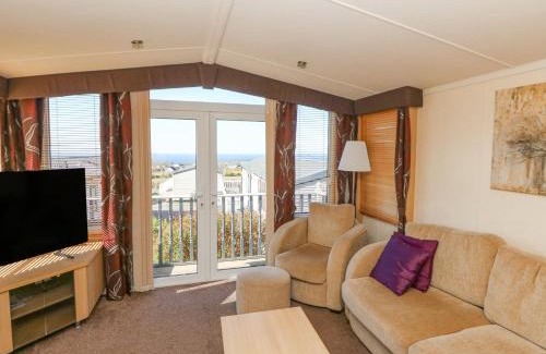 Llanllwchaiarn House | 21 Bay View