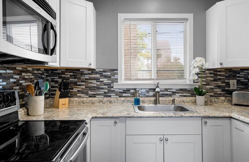 Roosevelt Condo | 21 Chelsea Place 1 Bedroom Condo by RedAwning
